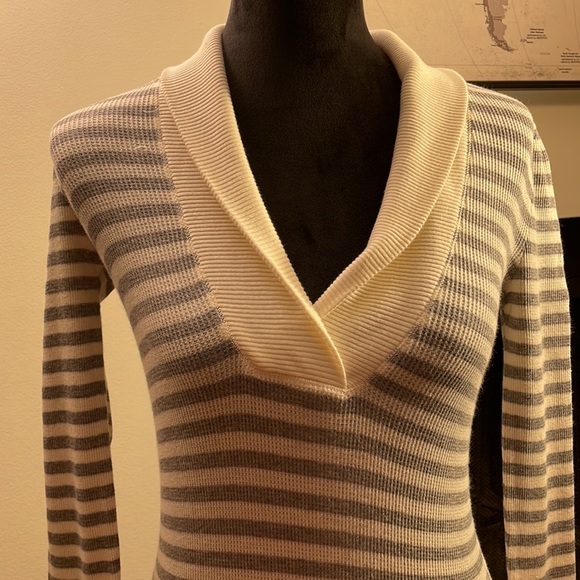 Long sleeve gray and white colored striped shirt. - Picture 3 of 16